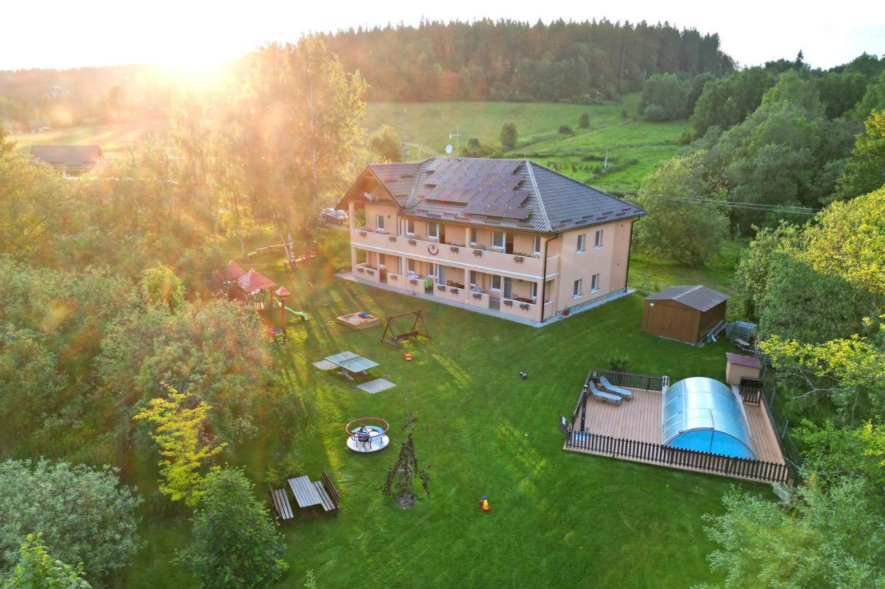 Apartments Nad Rybniky Horni Plana Luaran gambar
